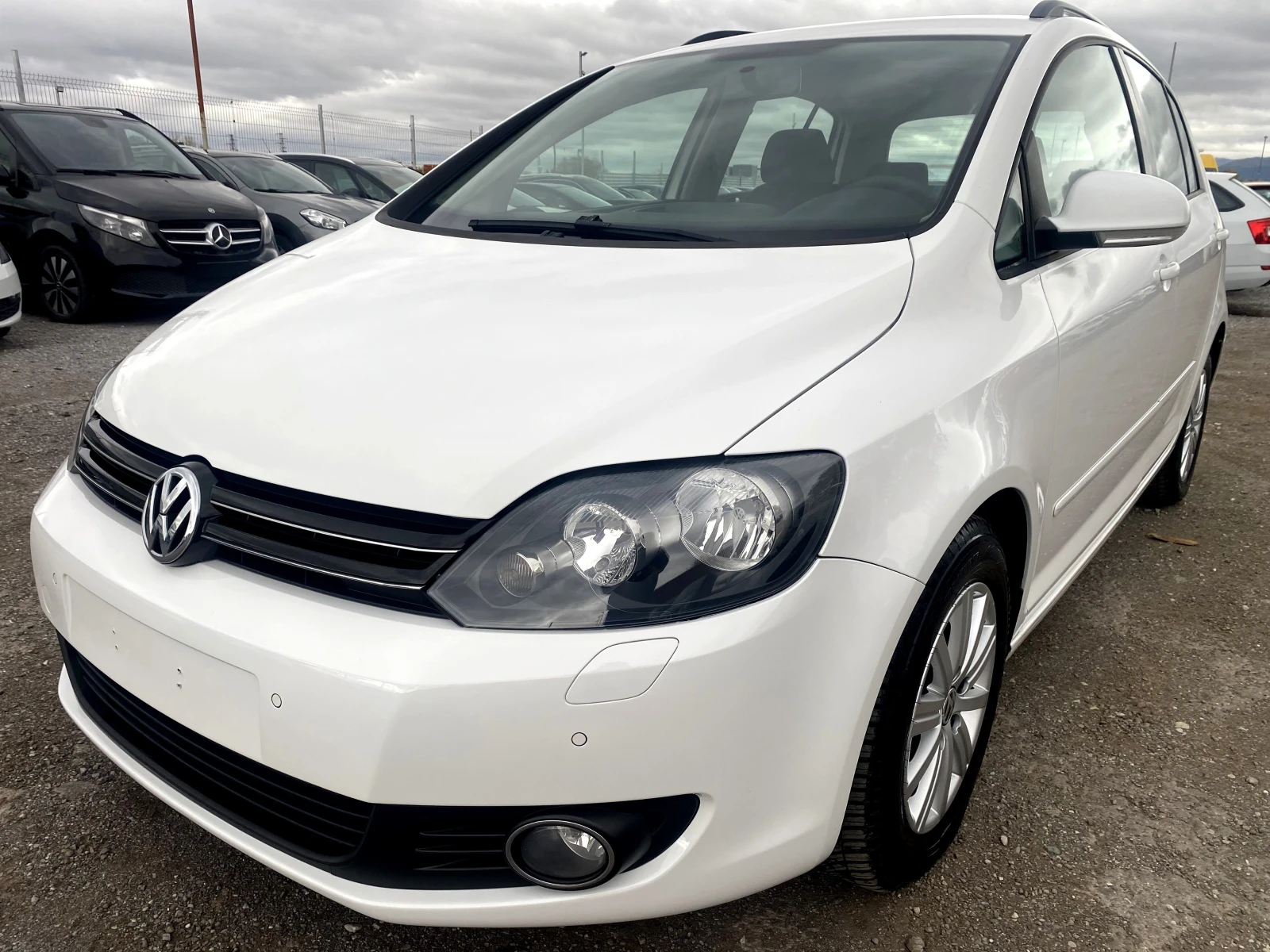 VW Golf Plus 1.6TDi ---Уникат---, снимка 6 - Автомобили и джипове - 56709773