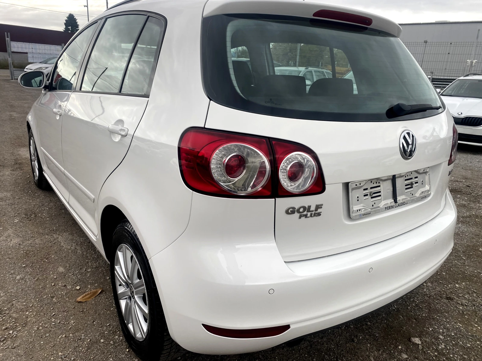 VW Golf Plus 1.6TDi ---Уникат---, снимка 4 - Автомобили и джипове - 56709773