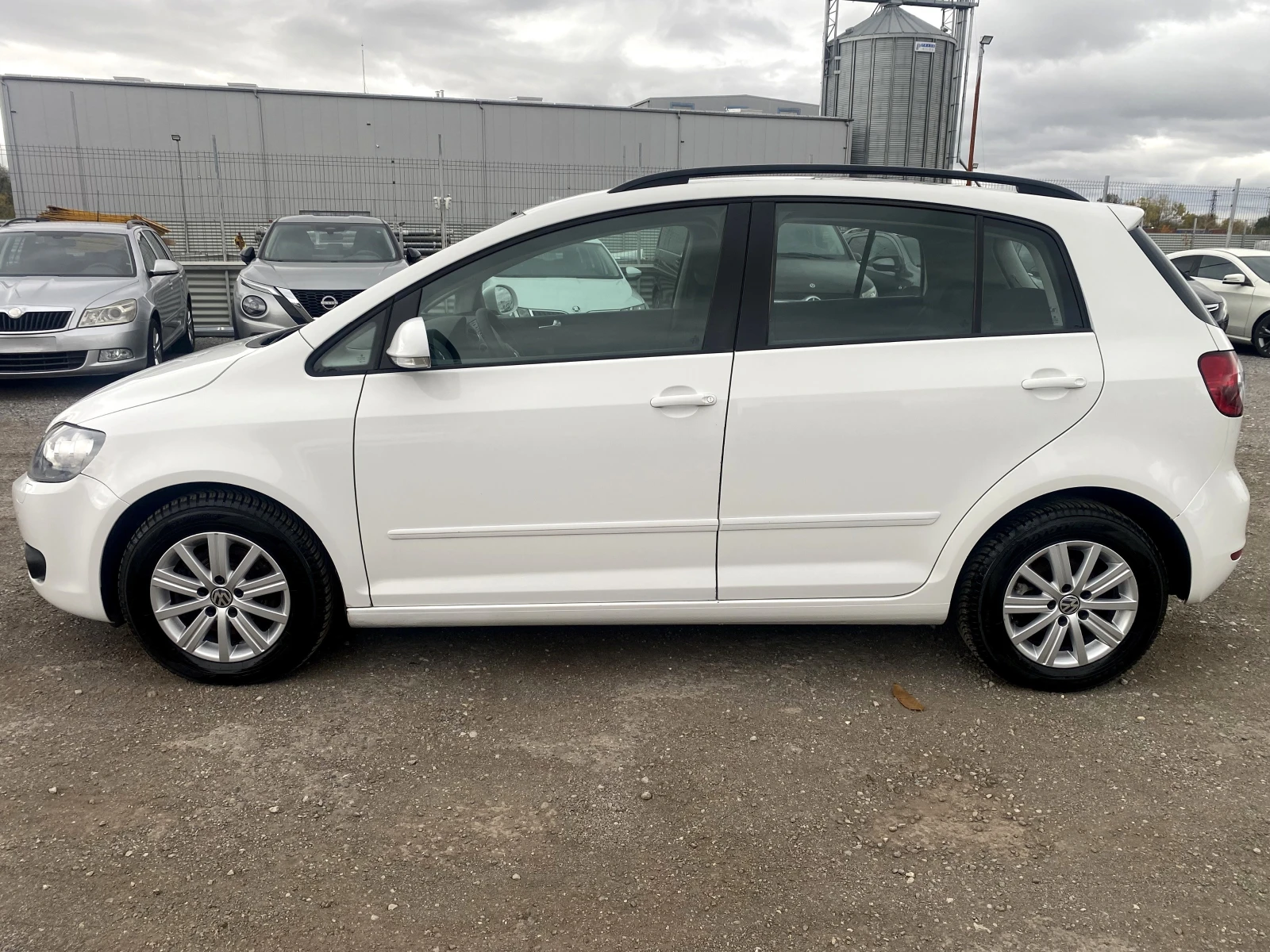 VW Golf Plus 1.6TDi ---Уникат---, снимка 5 - Автомобили и джипове - 56709773
