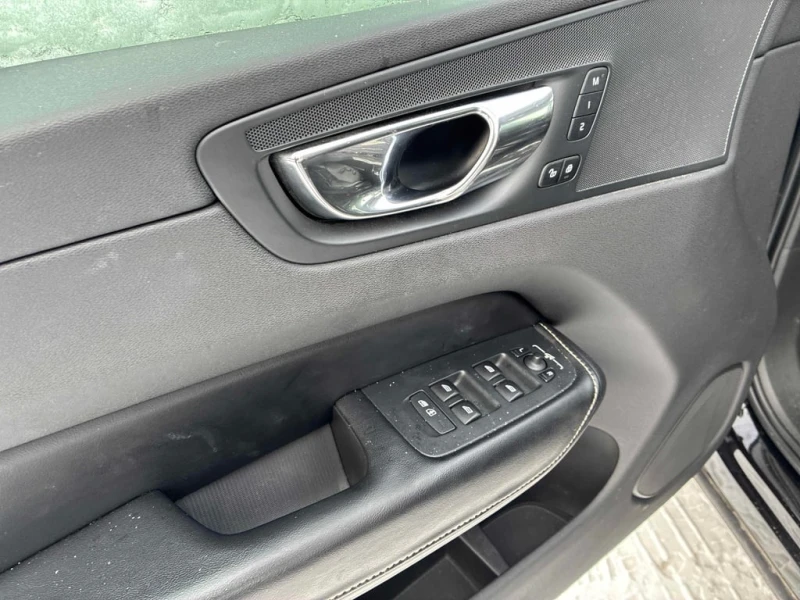 Volvo XC60 2018 R DESIGN * ГЛАВНО ПРЕДСТАВИТЕЛСТВО НА VOLVO* , снимка 10 - Автомобили и джипове - 52811880