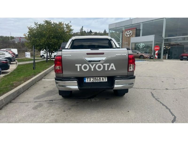 Toyota Hilux 2.4D, снимка 4 - Автомобили и джипове - 52735586