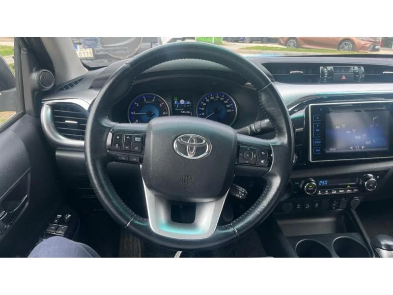 Toyota Hilux 2.4D, снимка 13 - Автомобили и джипове - 52735586