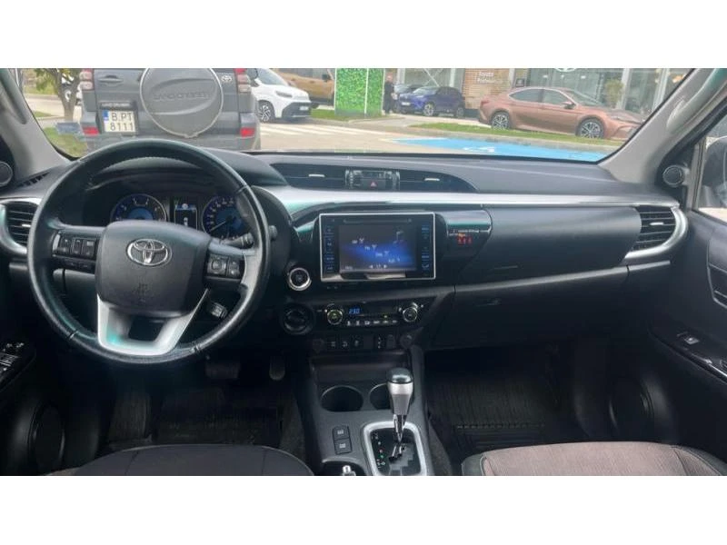 Toyota Hilux 2.4D, снимка 8 - Автомобили и джипове - 52735586