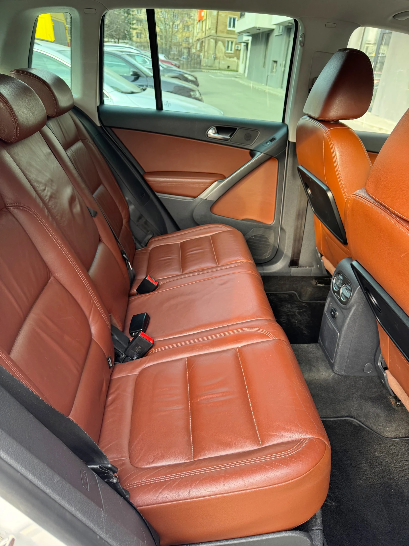 VW Tiguan 2.0 TDI 4x4, снимка 6 - Автомобили и джипове - 53769516