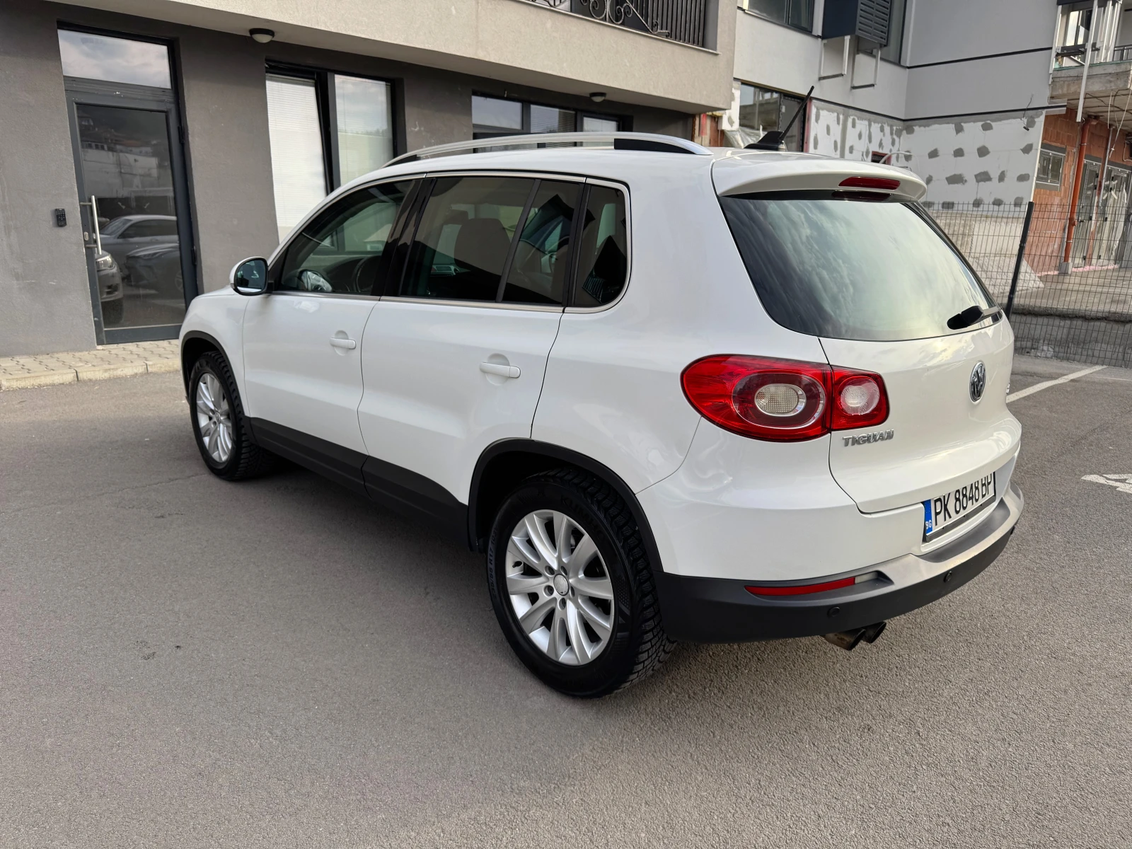 VW Tiguan 2.0 TDI 4x4, снимка 3 - Автомобили и джипове - 53769516