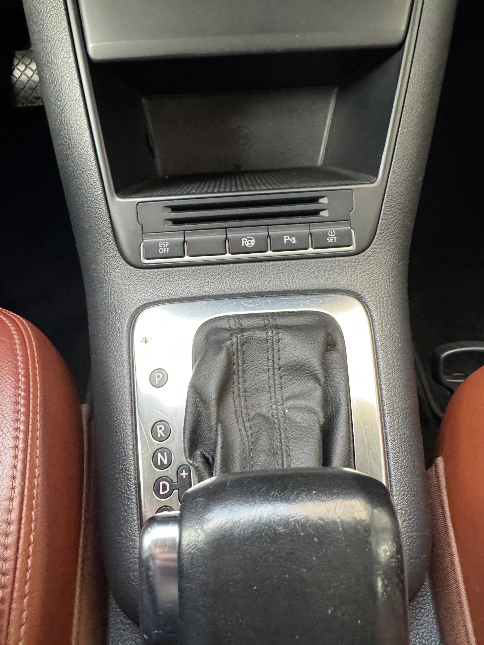 VW Tiguan 2.0 TDI 4x4, снимка 8 - Автомобили и джипове - 53769516