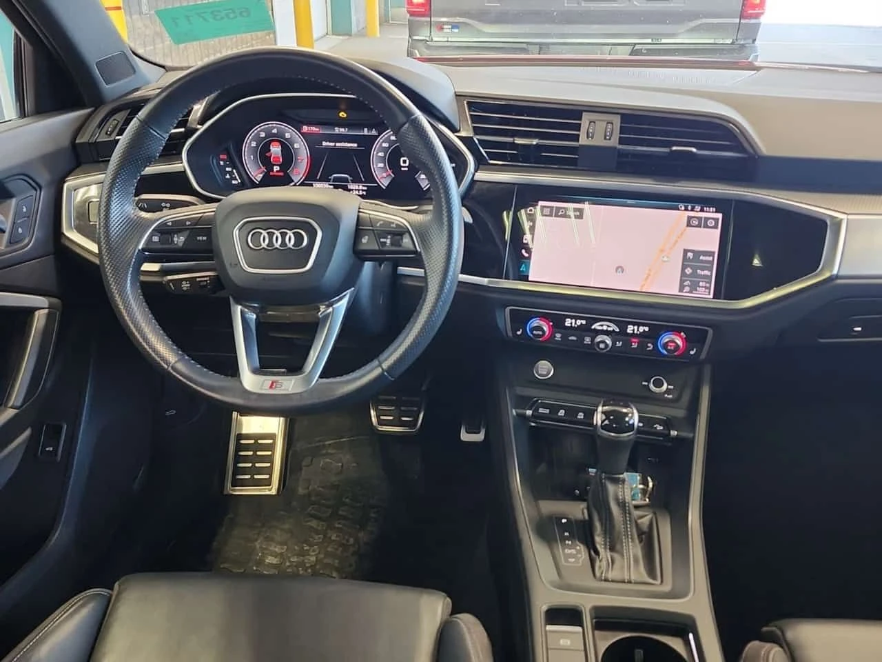 Audi Q3 Progressiv/CARFAX/Панорама/Памет/Подгрев/, снимка 12 - Автомобили и джипове - 55547775