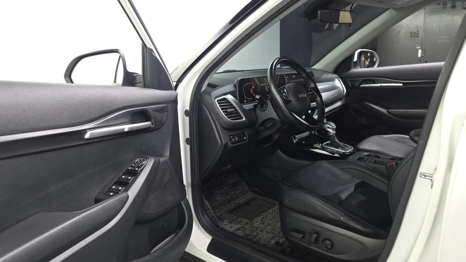 Kia Seltos Gasoline 2.0 2WD Prestige autogeorge.com, снимка 14 - Автомобили и джипове - 56081253