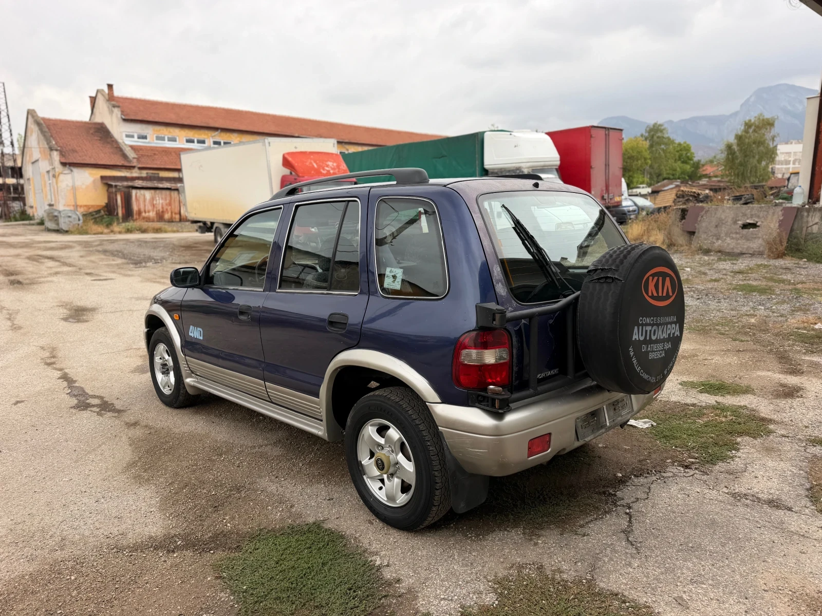Kia Sportage 2.0TD, снимка 3 - Автомобили и джипове - 56261356