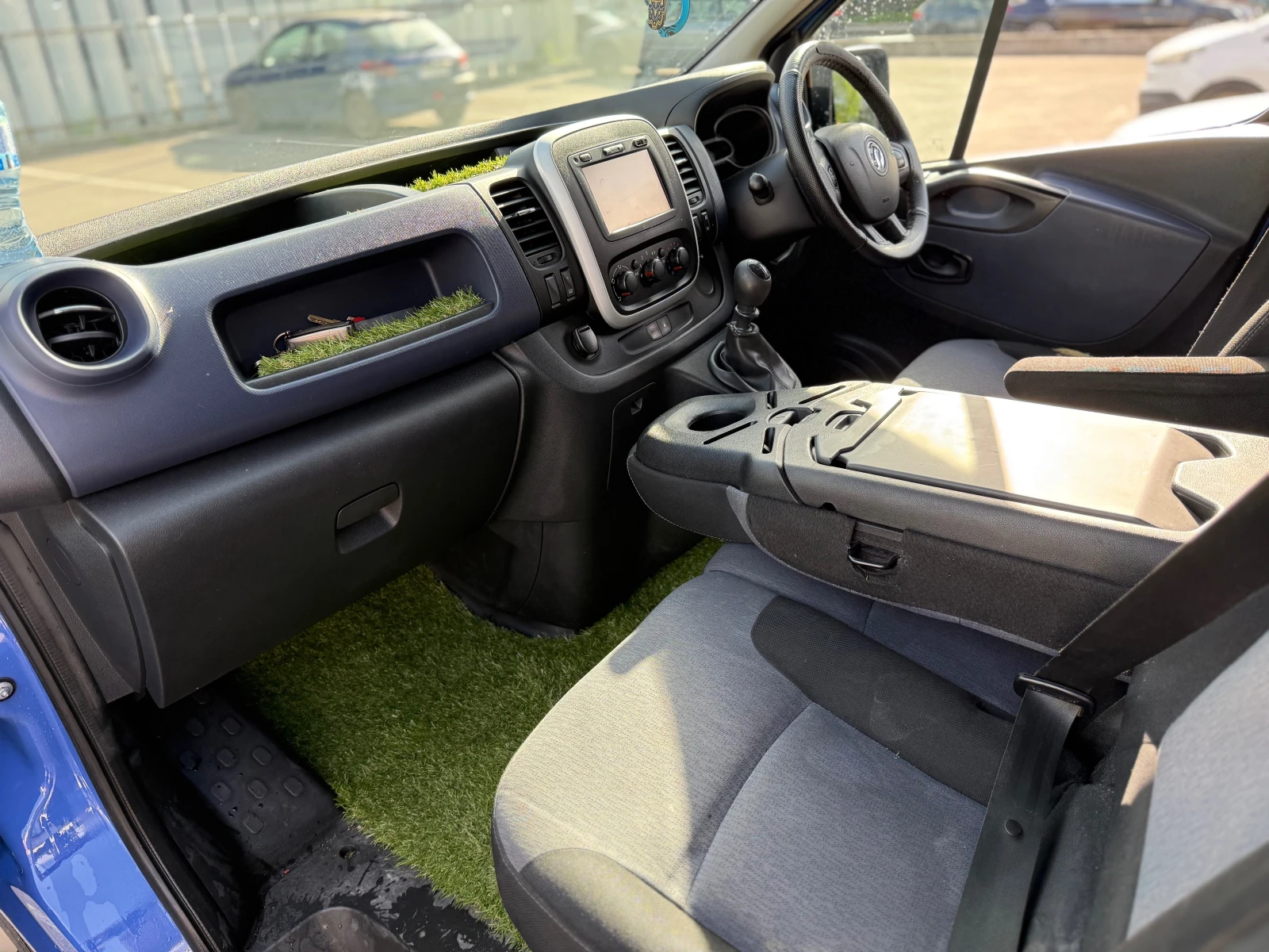 Opel Vivaro, снимка 6 - Бусове и автобуси - 54511663