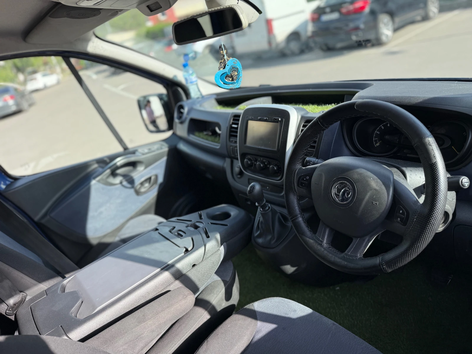 Opel Vivaro, снимка 4 - Бусове и автобуси - 54511663