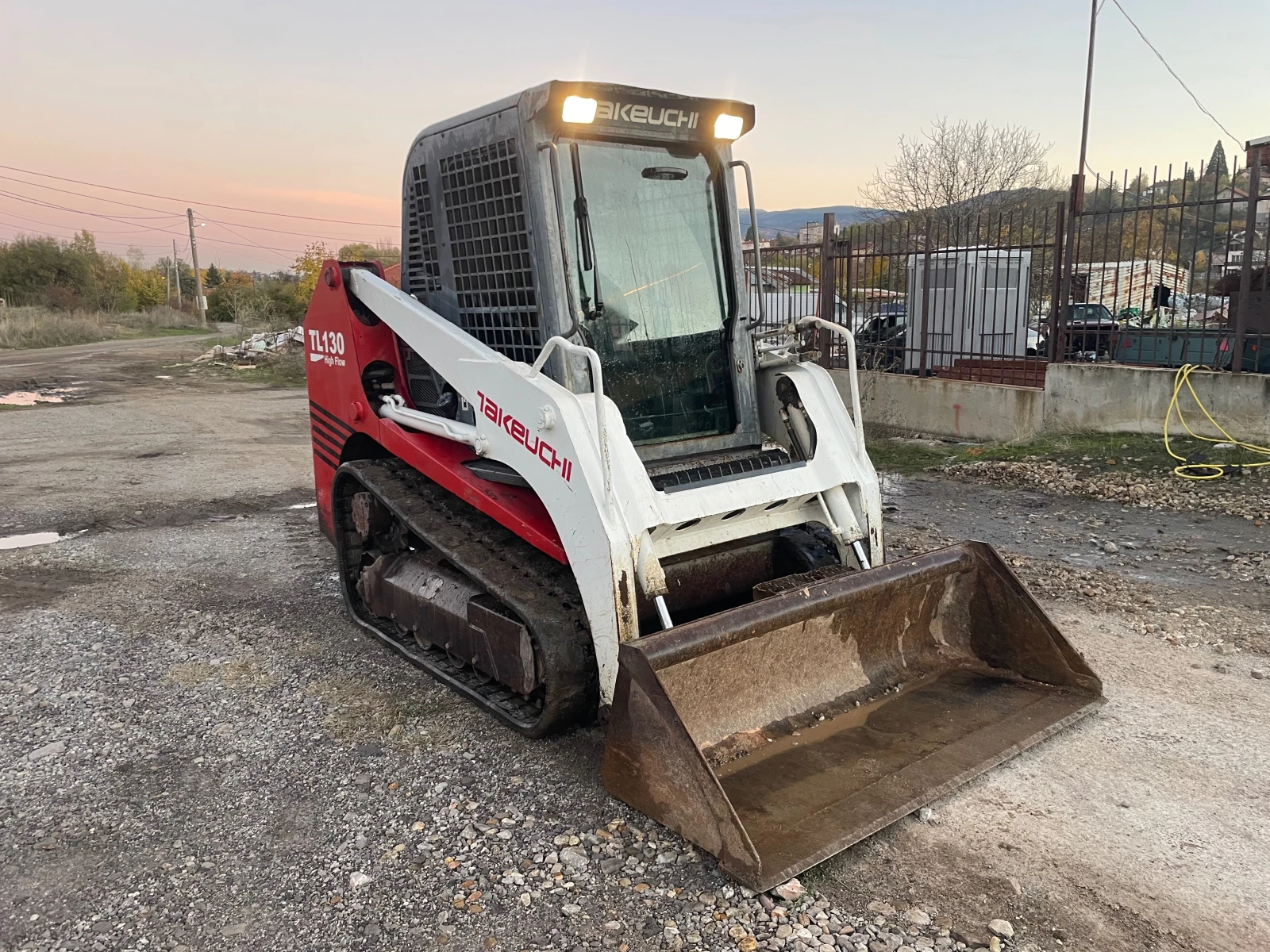 Мини челни товарачи Takeuchi TL130 3.4T Бартер - изображение 2