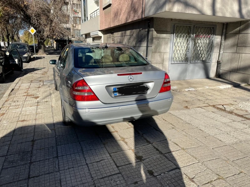 Mercedes-Benz E 240, снимка 3 - Автомобили и джипове - 49052005