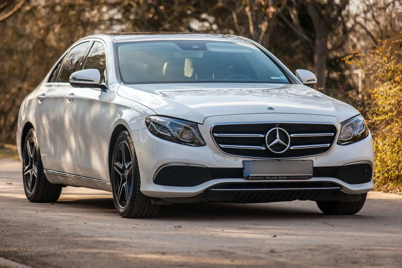 Mercedes-Benz E 220 4 matic, снимка 2 - Автомобили и джипове - 48984874