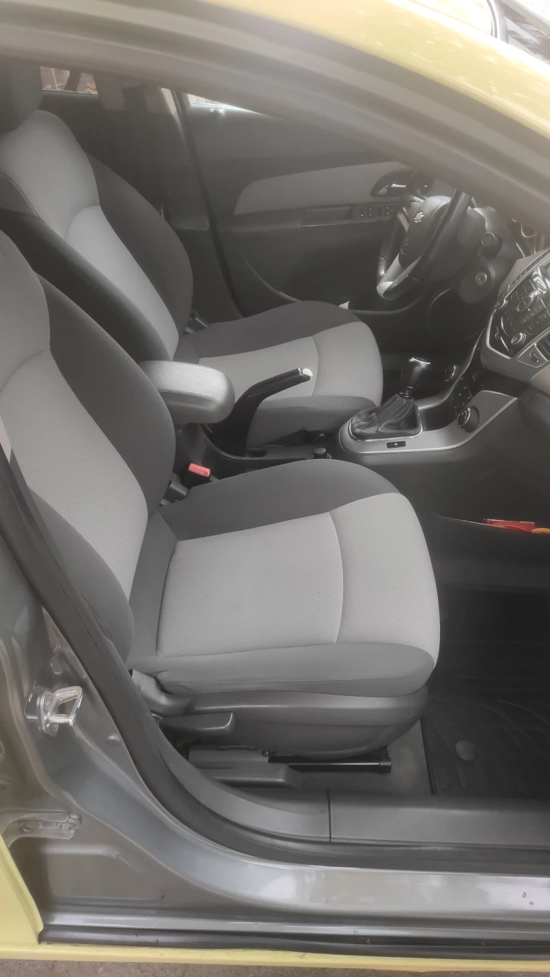 Chevrolet Cruze, снимка 10 - Автомобили и джипове - 52347287