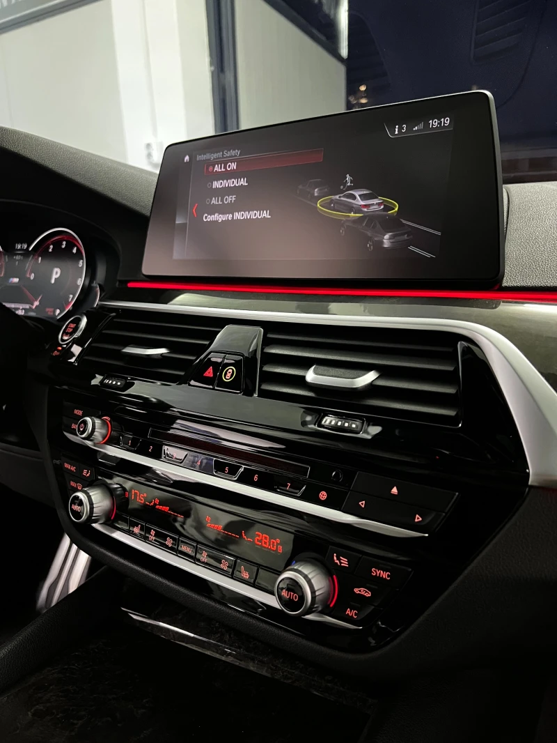 BMW 540 M-PACK* FACE LOOK* 360* AMBIENT* MHD* K&N* HARMAN*, снимка 14 - Автомобили и джипове - 52670458