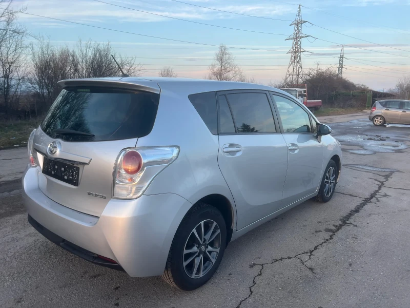 Toyota Verso 1.6D4D, снимка 3 - Автомобили и джипове - 53343533