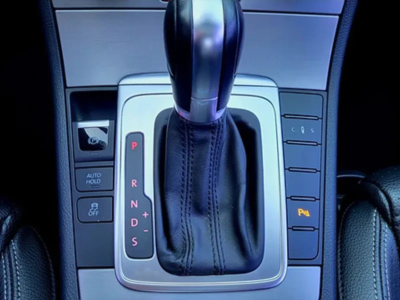 VW CC 2.0 Tsi, снимка 9 - Автомобили и джипове - 55012616