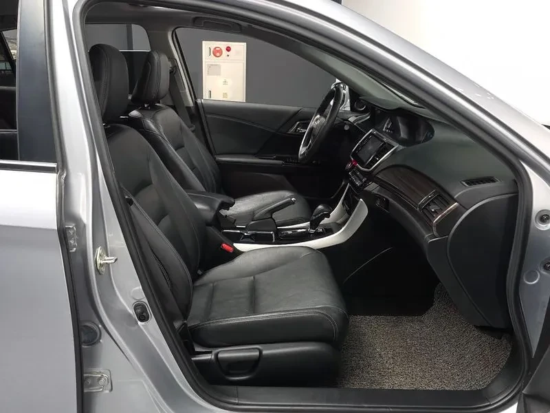 Honda Accord 2.4 9Th Generation, снимка 11 - Автомобили и джипове - 55044790