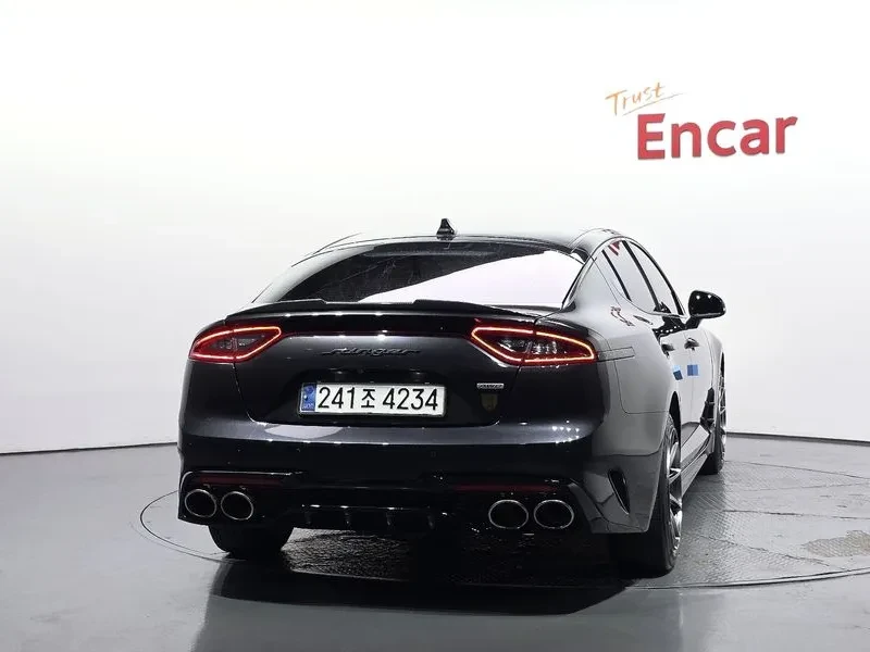 Kia Stinger 2.0Т/АWD/KEYLESS/360 КАМЕРИ/ПОДГРЕВ/ОБДУХВАНЕ/, снимка 4 - Автомобили и джипове - 56575732