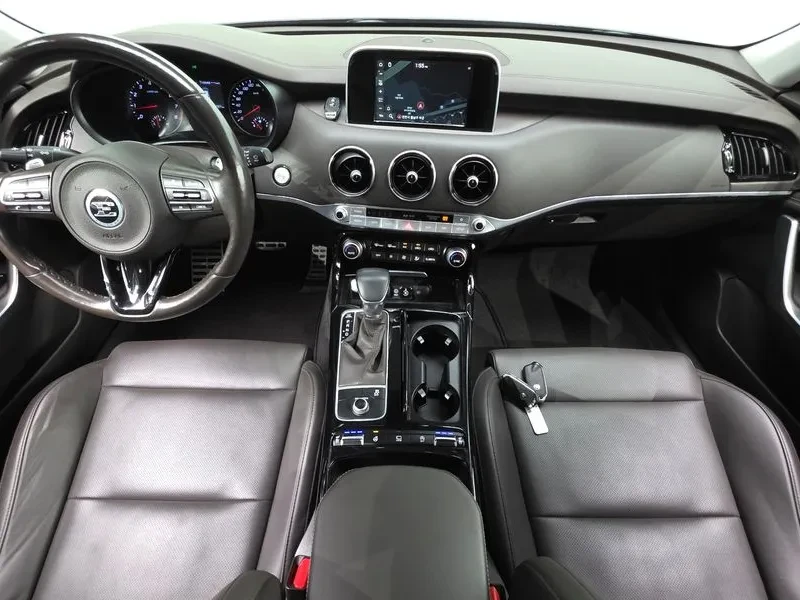 Kia Stinger 2.0Т/АWD/KEYLESS/360 КАМЕРИ/ПОДГРЕВ/ОБДУХВАНЕ/, снимка 7 - Автомобили и джипове - 56575732