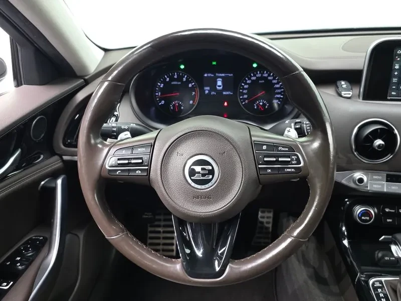 Kia Stinger 2.0Т/АWD/KEYLESS/360 КАМЕРИ/ПОДГРЕВ/ОБДУХВАНЕ/, снимка 15 - Автомобили и джипове - 56575732