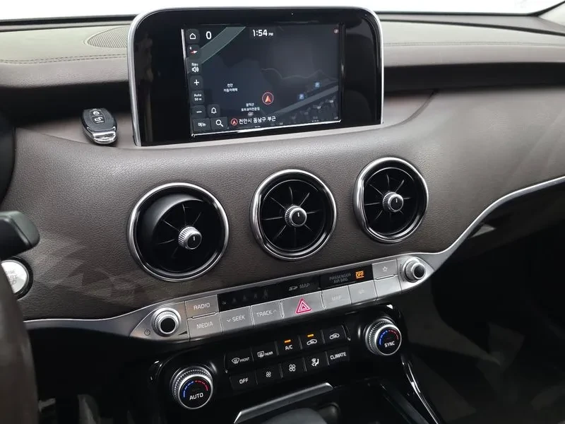 Kia Stinger 2.0Т/АWD/KEYLESS/360 КАМЕРИ/ПОДГРЕВ/ОБДУХВАНЕ/, снимка 14 - Автомобили и джипове - 56575732