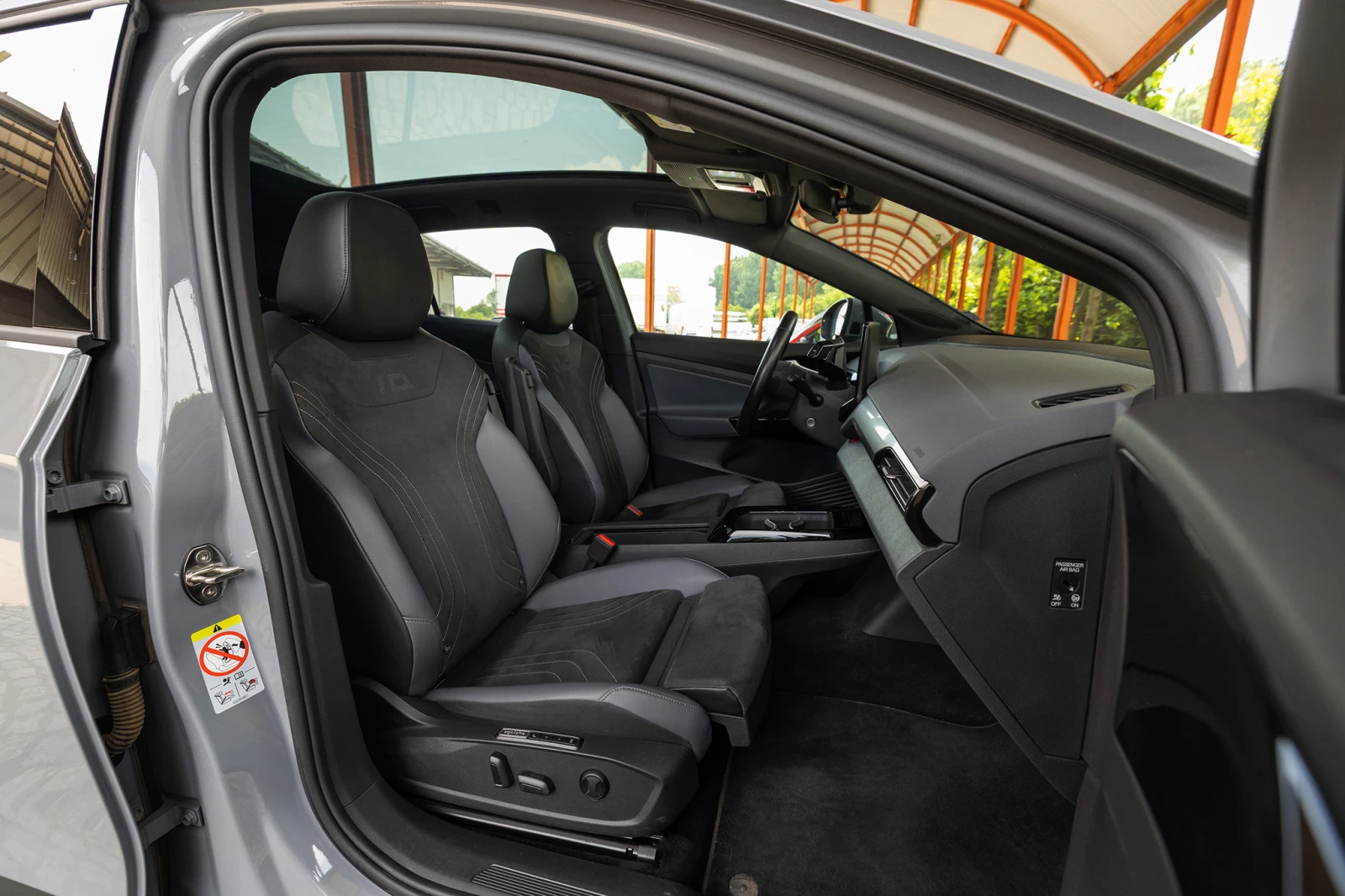 VW ID.3  * ПАНОРАМЕН ПОКРИВ* МАСАЖ* 360  КАМЕРА* ГАРАНЦИЯ* - изображение 10