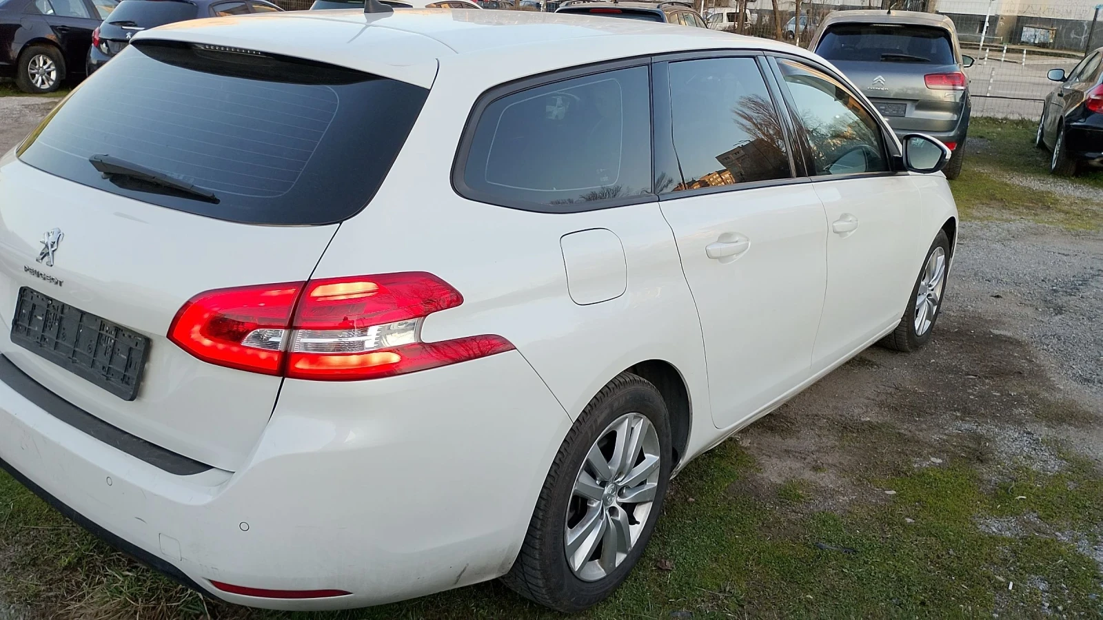 Peugeot 308 1.5 хдй автомат, снимка 5 - Автомобили и джипове - 53803495