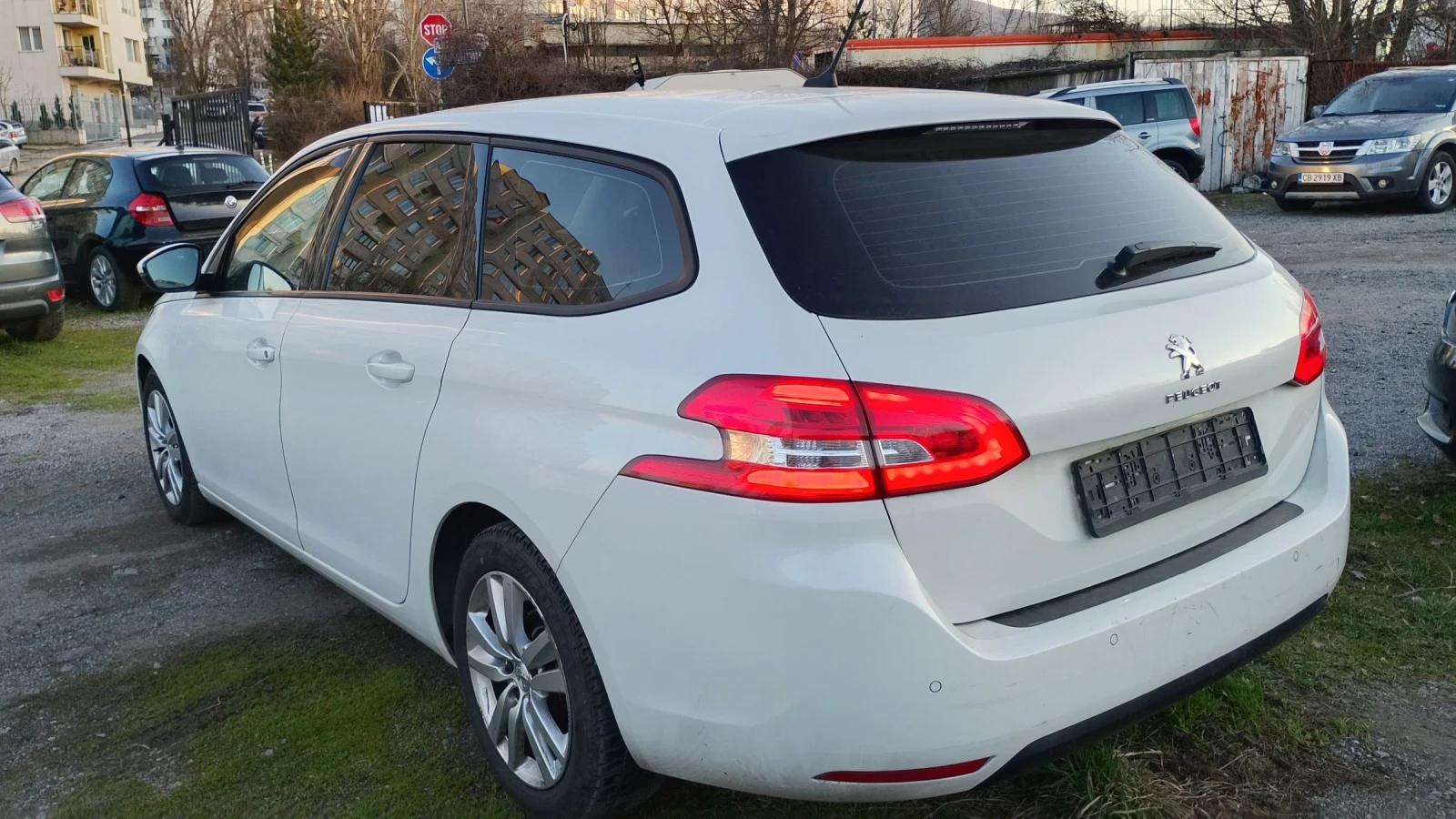 Peugeot 308 1.5 хдй автомат, снимка 4 - Автомобили и джипове - 53803495