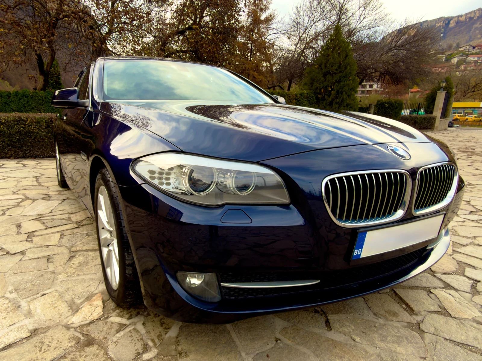 BMW 530 F11 3.0D 258HP FULL DIGITAL | НАПЪЛНО ОБСЛУЖЕНА, снимка 2 - Автомобили и джипове - 54181045