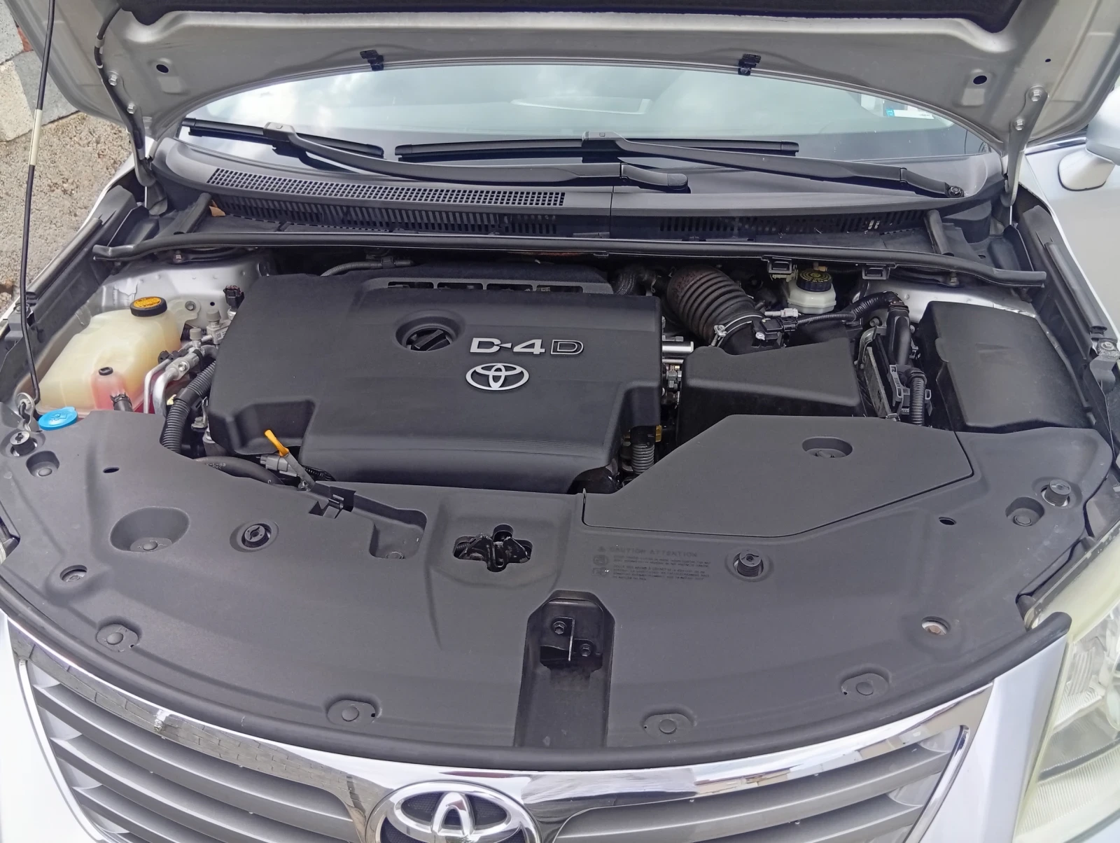 Toyota Avensis 2.0D4D 126kc, снимка 10 - Автомобили и джипове - 54974270