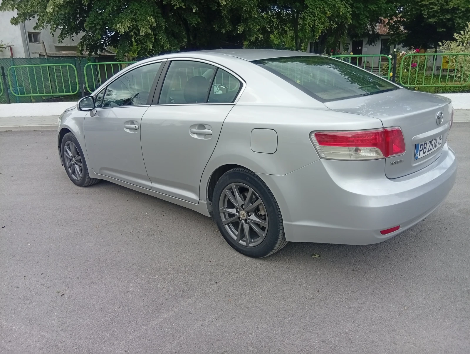 Toyota Avensis 2.0D4D 126kc, снимка 7 - Автомобили и джипове - 54974270