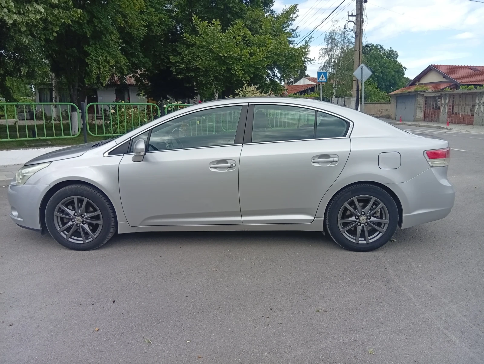 Toyota Avensis 2.0D4D 126kc, снимка 8 - Автомобили и джипове - 54974270