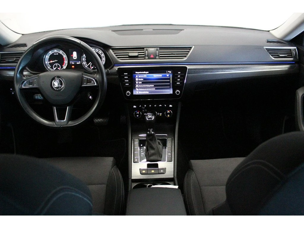 Skoda Superb Business, снимка 8 - Автомобили и джипове - 55393120