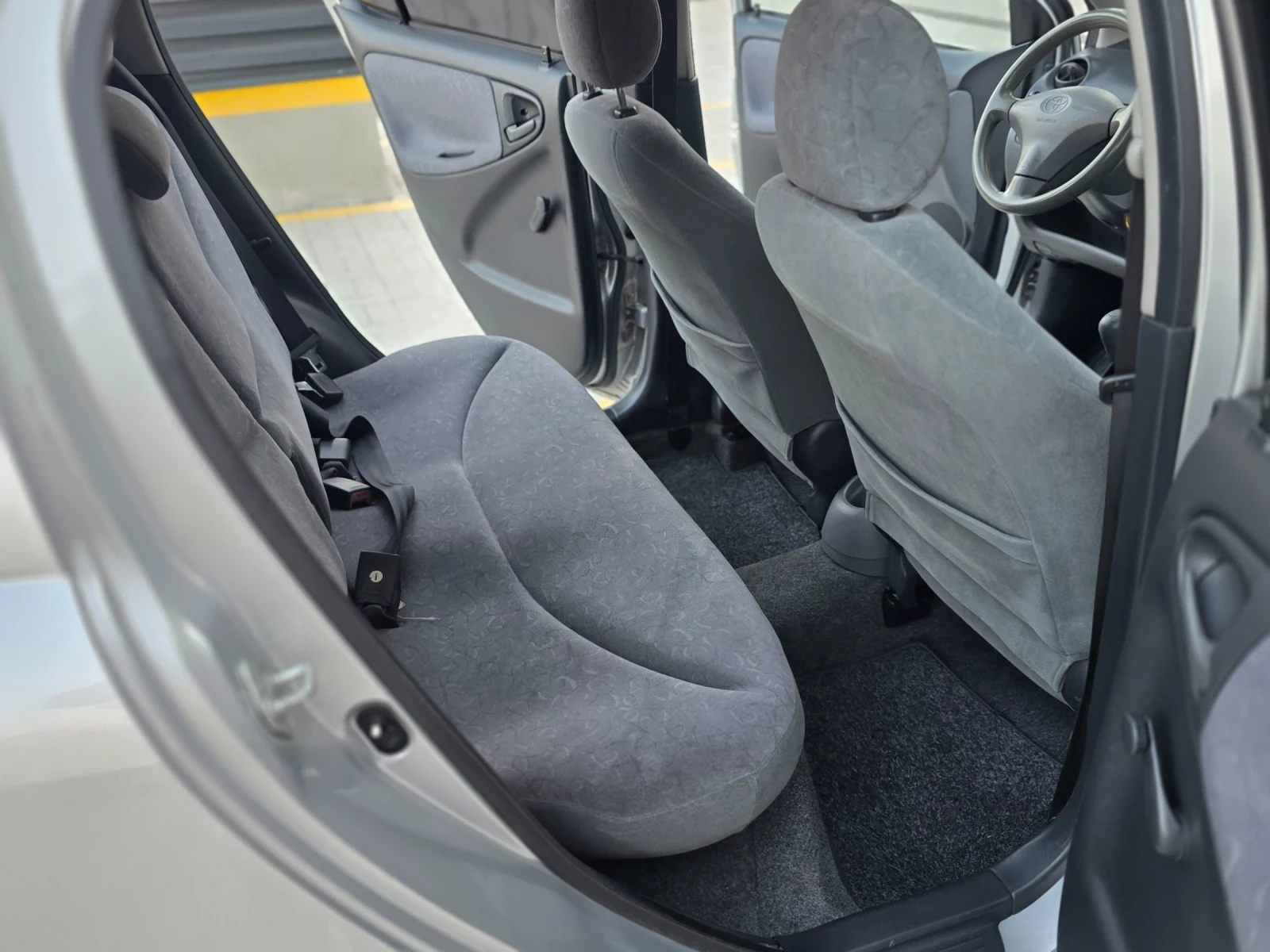 Toyota Yaris 1.0 VVT-I 70 коня, снимка 14 - Автомобили и джипове - 56170828