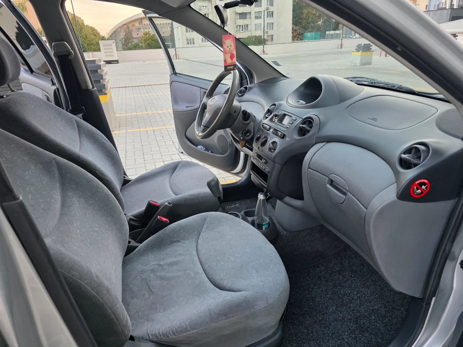 Toyota Yaris 1.0 VVT-I 70 коня, снимка 12 - Автомобили и джипове - 56170828