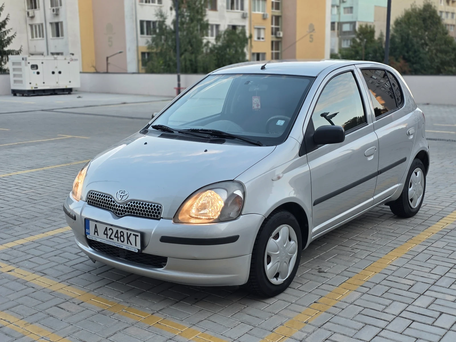 Toyota Yaris 1.0 VVT-I 70 коня, снимка 16 - Автомобили и джипове - 56170828