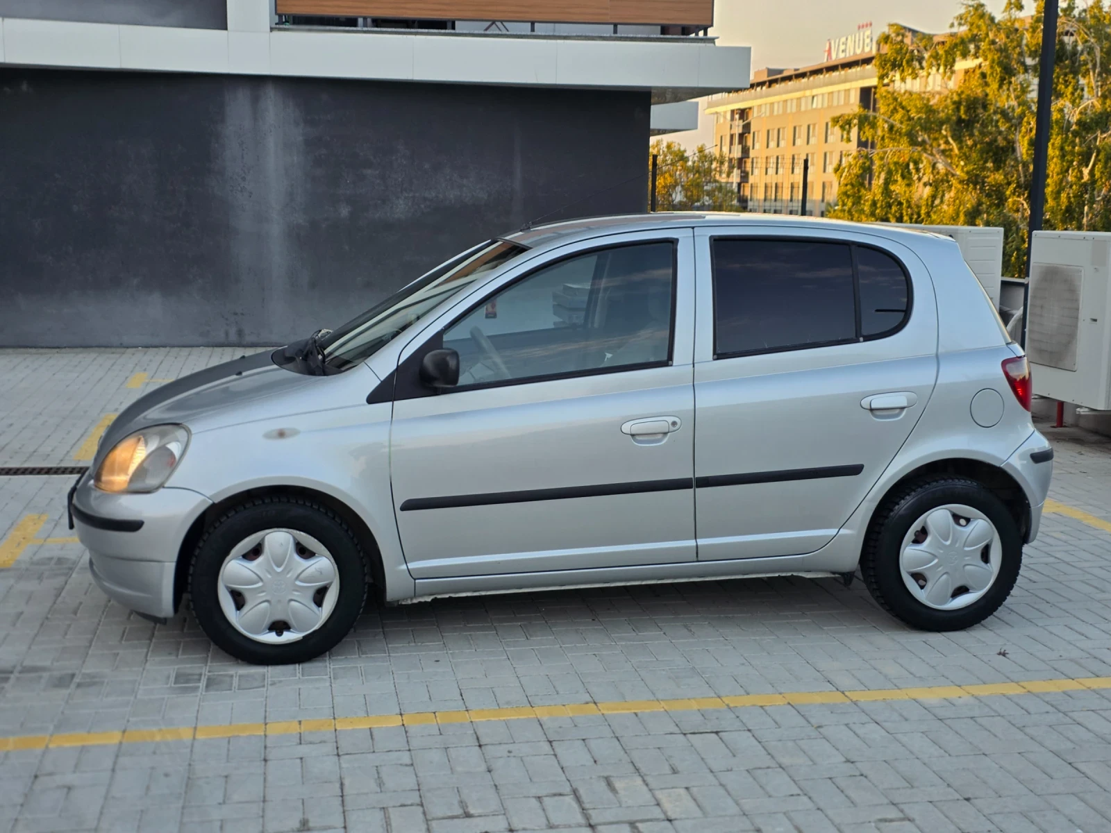 Toyota Yaris 1.0 VVT-I 70 коня, снимка 5 - Автомобили и джипове - 56170828