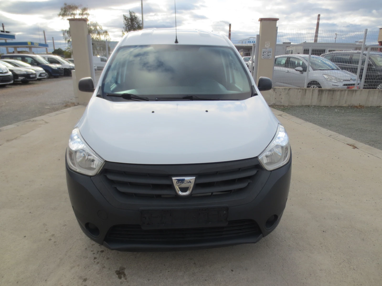 Dacia Dokker 1.6 i , снимка 2 - Автомобили и джипове - 56707493