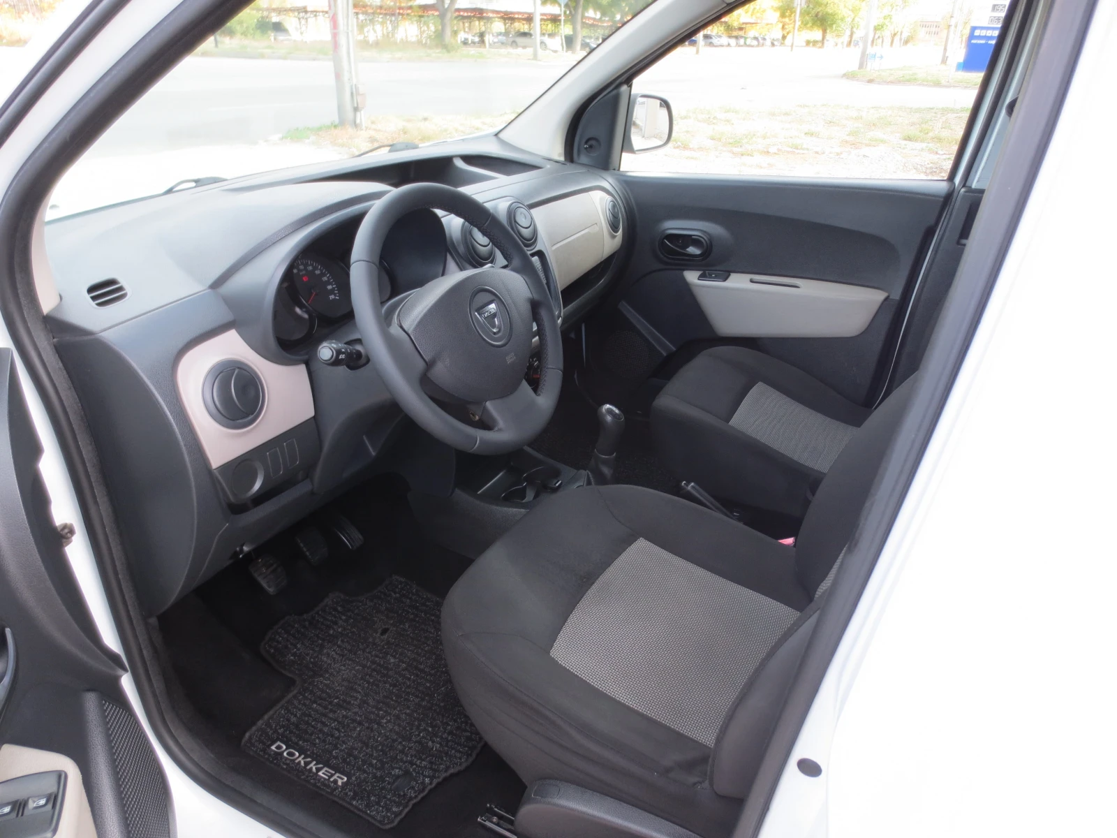 Dacia Dokker 1.6 i , снимка 9 - Автомобили и джипове - 56707493