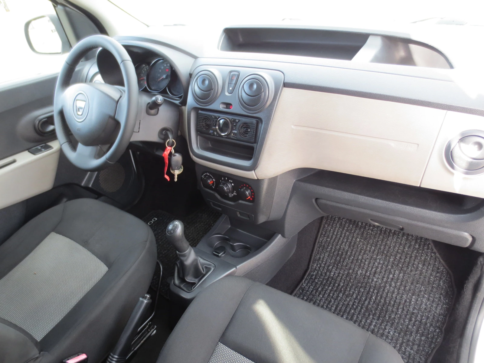 Dacia Dokker 1.6 i , снимка 13 - Автомобили и джипове - 56707493