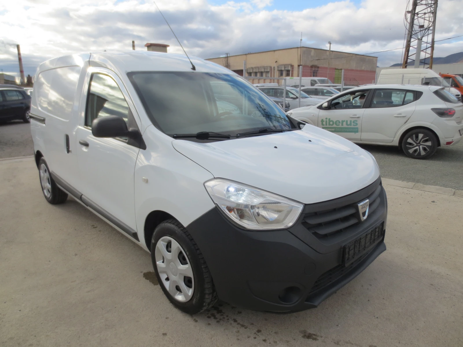 Dacia Dokker 1.6 i , снимка 3 - Автомобили и джипове - 56707493