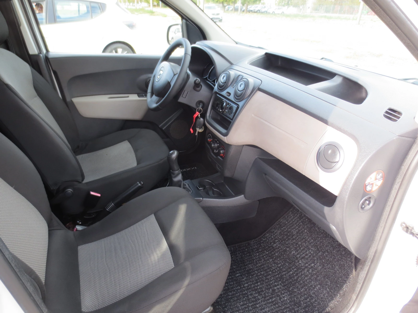 Dacia Dokker 1.6 i , снимка 12 - Автомобили и джипове - 56707493