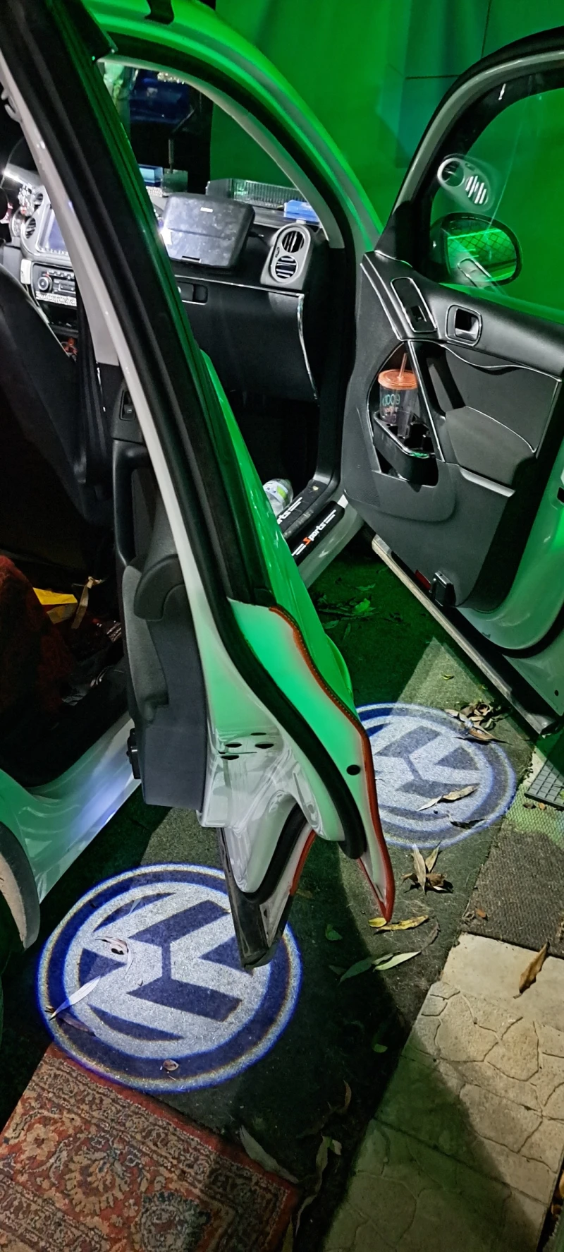 VW Tiguan, снимка 6 - Автомобили и джипове - 52684493