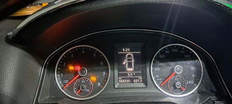 VW Tiguan, снимка 11 - Автомобили и джипове - 52684493