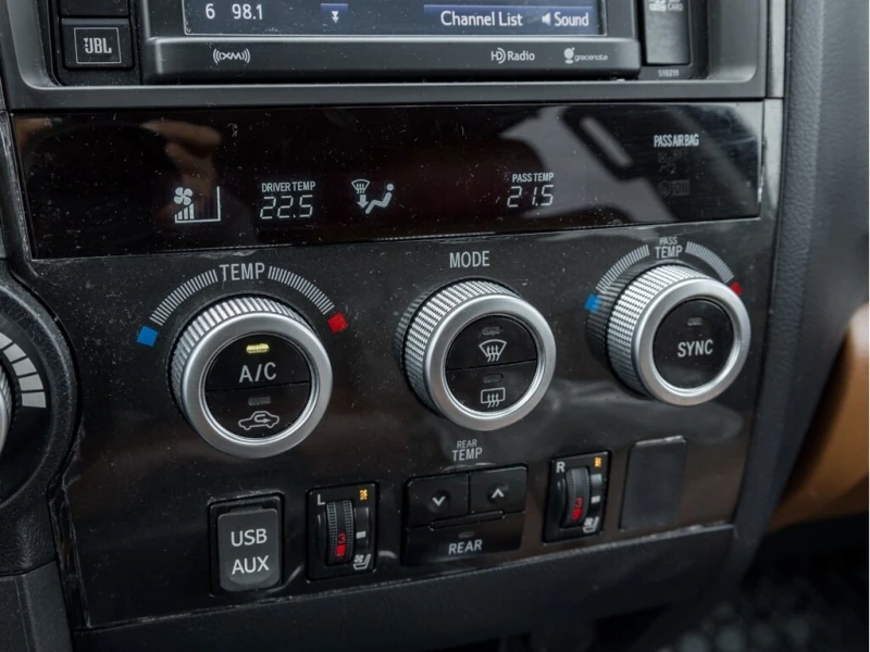 Toyota Sequoia * 4WD Platinum 5.7L* , снимка 10 - Автомобили и джипове - 52838778