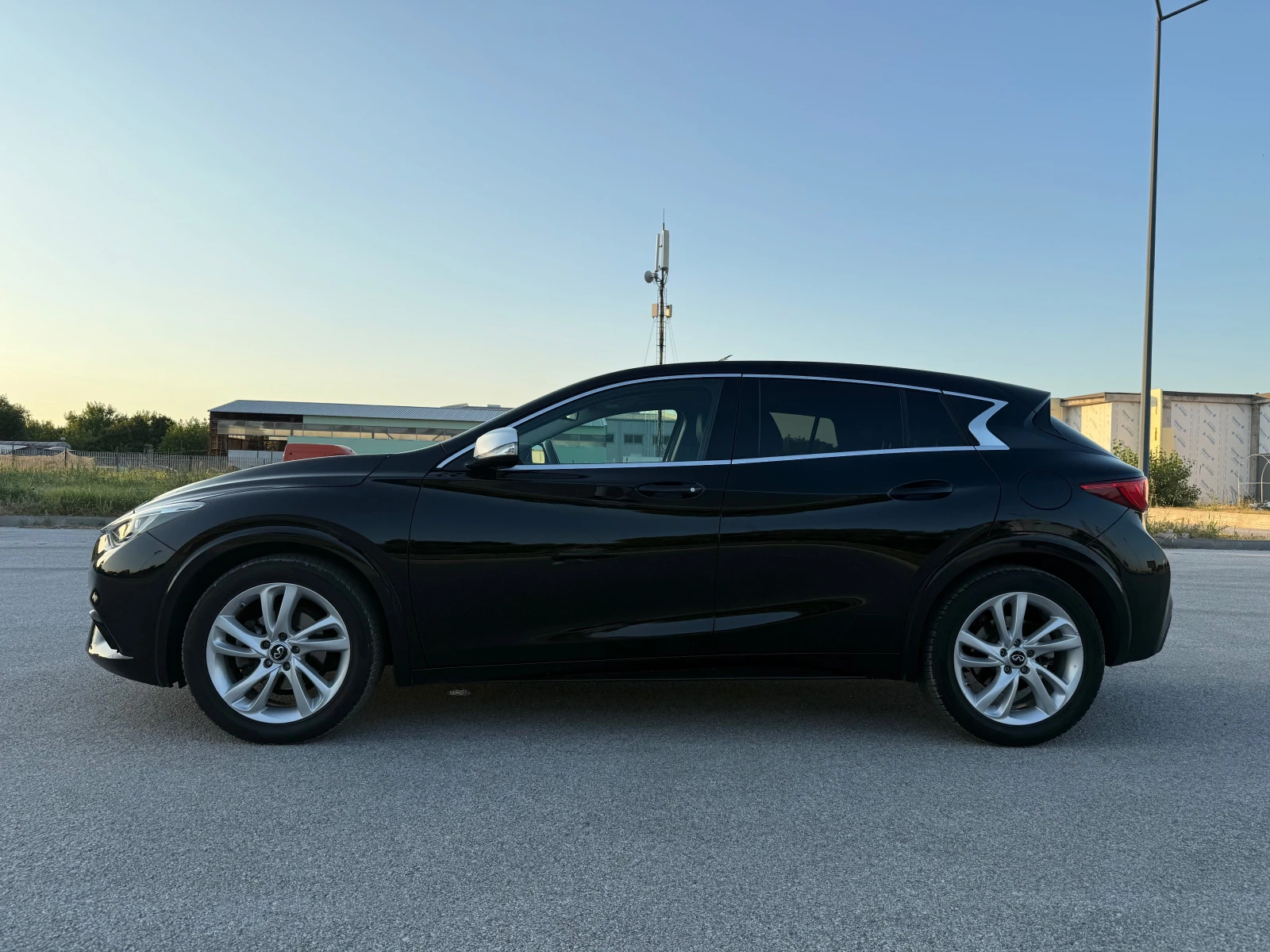 Infiniti Q30 1, 5dci-automat-top-koja-navi-panorama - изображение 4