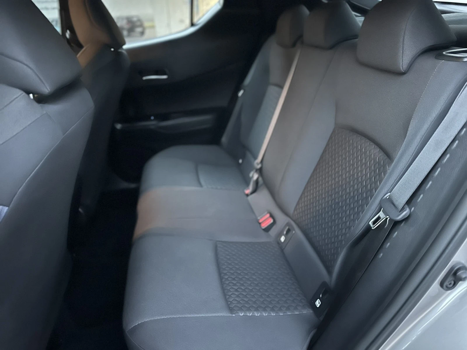 Toyota C-HR 1.8 HYBRID 122ps. !ГАРАНЦИЯ!СОБСТВЕН ЛИЗИНГ/БАРТЕР - изображение 9