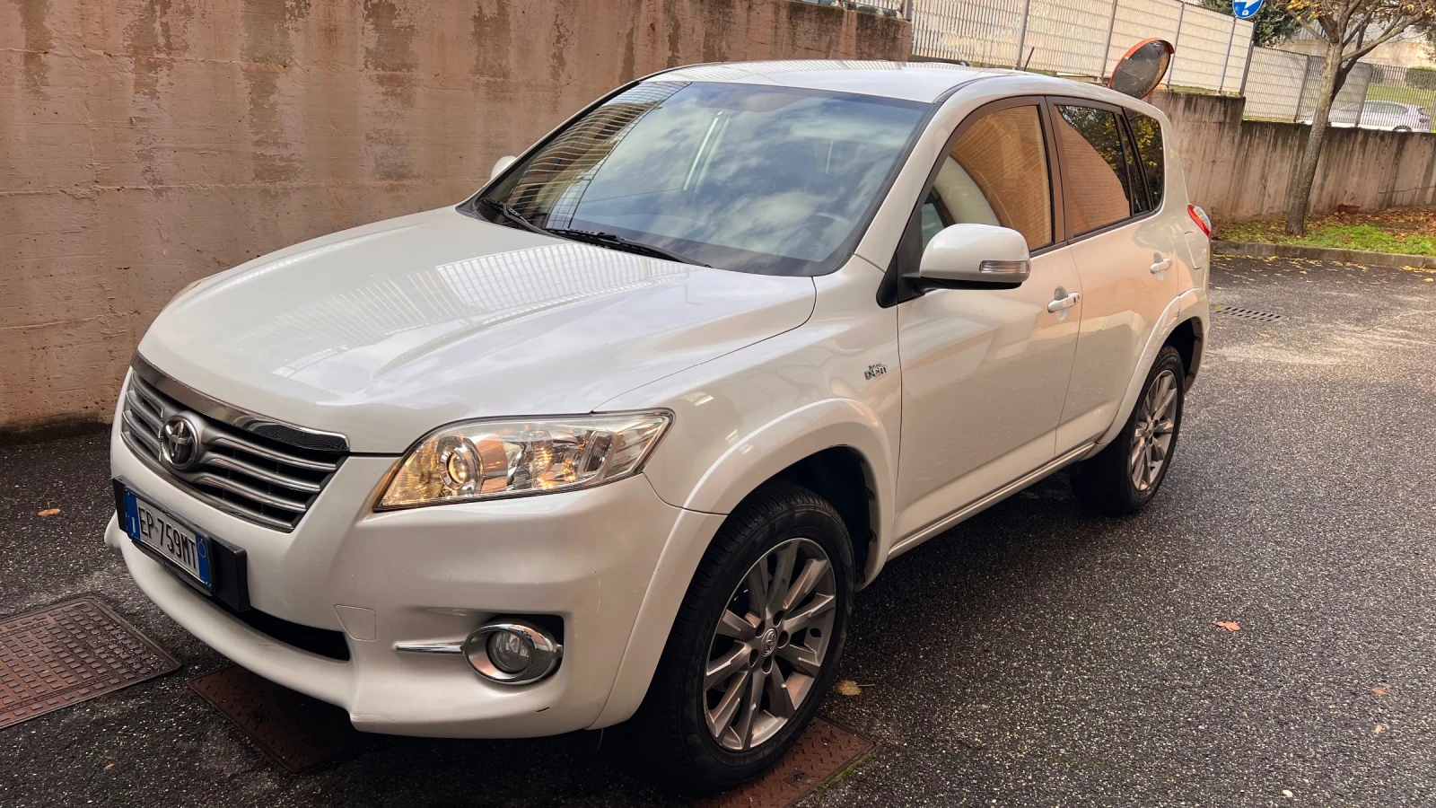 Toyota Rav4 RAF4 4x4 2.2 diesel auto, 150 cv - изображение 2